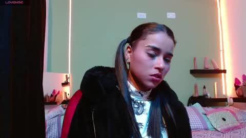 Snapshot of noha_thomson chatting on 02-13-25, 01:40 Noha Thomson online show from 02-13-25, 01:40