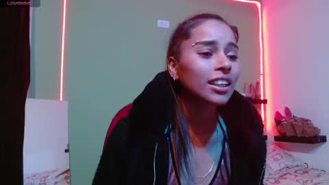 Snapshot of noha_thomson chatting on 02-17-25, 08:15 Noha Thomson online show from 02-17-25, 08:15