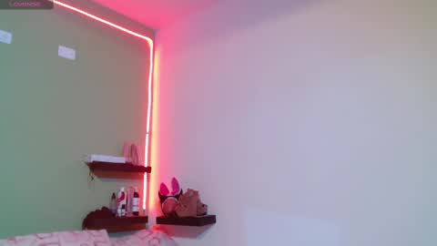 Snapshot of noha_thomson chatting on 02-20-25, 11:32 Noha Thomson online show from 02-20-25, 11:32