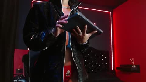 Snapshot of noha_thomson chatting on 10-28-25, 08:33 Noha Thomson online show from 10-28-25, 08:33