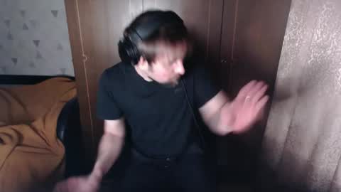 Snapshot of noise_zero chatting on 12-20-25, 04:25 Noise Zero online show from 12-20-25, 04:25