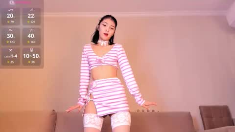 Snapshot of nooniemoon chatting on 09-26-25, 02:26 nooniemoon online show from 09-26-25, 02:26