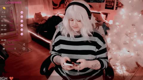 Snapshot of noori_hope chatting on 01-19-25, 10:17 Noori online show from 01-19-25, 10:17