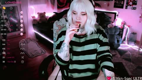 Snapshot of noori_hope chatting on 02-01-25, 10:44 Noori online show from 02-01-25, 10:44