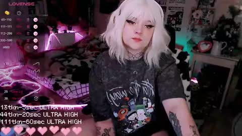 Snapshot of noori_hope chatting on 10-17-25, 08:22 Noori online show from 10-17-25, 08:22