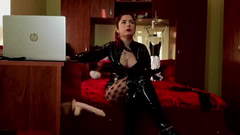 QueenManifest online show from 01-17-26, 02:00