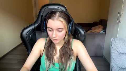 Elena online show from 04-06-26, 11:55