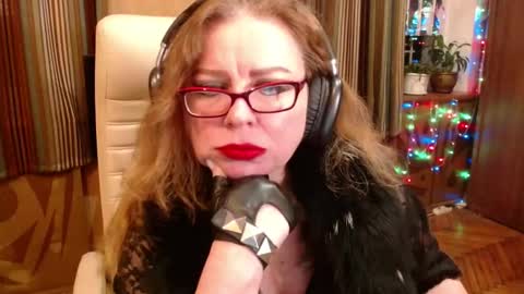 miss Tress online show from 12-20-25, 09:55