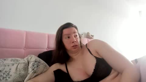 Snapshot of nortar9766 chatting on 12-15-25, 07:40 Emily snow online show from 12-15-25, 07:40