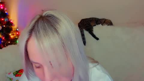 hi glad to chat online show from 12-18-24, 07:52