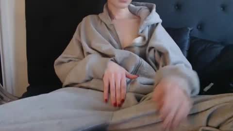 Olivia online show from 09-26-25, 01:26