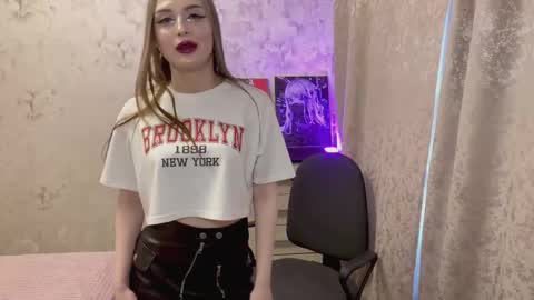 Snapshot of novellaakmal chatting on 02-15-26, 01:09 Lea online show from 02-15-26, 01:09