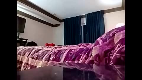 Snapshot of nowornever669 chatting on 10-05-25, 08:23 CLOUDYKINF online show from 10-05-25, 08:23