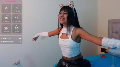 Snapshot of nubesnubladas chatting on 10-31-25, 07:48 NubesNubladas online show from 10-31-25, 07:48