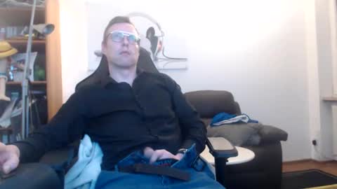 nursefan online show from 12-18-25, 06:47