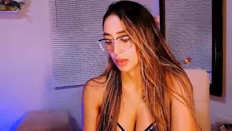 Nycole online show from 11-09-25, 01:59