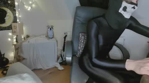 Nyl0nnickb0y online show from 04-12-26, 07:19