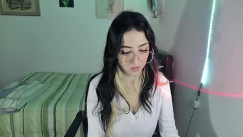 Snapshot of nymph_frida chatting on 03-03-25, 01:31 Frida online show from 03-03-25, 01:31