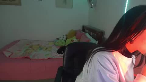 Snapshot of nymph_frida chatting on 09-17-25, 04:36 Frida online show from 09-17-25, 04:36