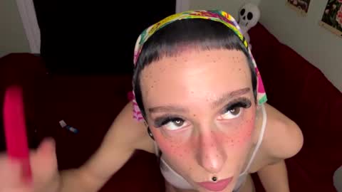 Snapshot of nymphaeaorion chatting on 10-20-25, 12:33 Nymphaea online show from 10-20-25, 12:33