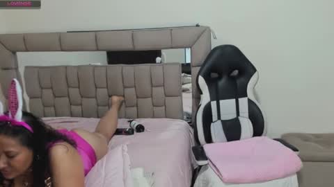 nyomi browm online show from 02-01-25, 11:58