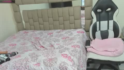 nyomi browm online show from 02-19-25, 08:33