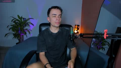 Snapshot of obzidyan chatting on 10-22-25, 10:53 Obzidyan online show from 10-22-25, 10:53