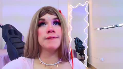 Snapshot of ocean_tay chatting on 10-07-25, 12:35 ocean_tay online show from 10-07-25, 12:35