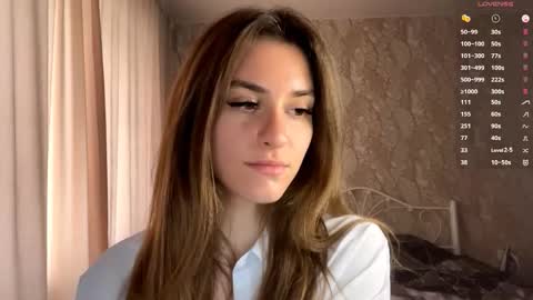 Mia online show from 10-10-25, 09:08