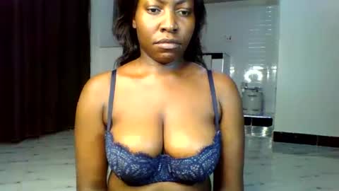 Snapshot of odrienna chatting on 07-28-26, 08:01 odrie online show from 07-28-26, 08:01