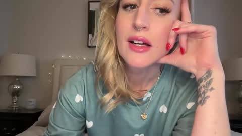 Snapshot of officiallyonlytams chatting on 01-22-25, 04:02 Tams online show from 01-22-25, 04:02