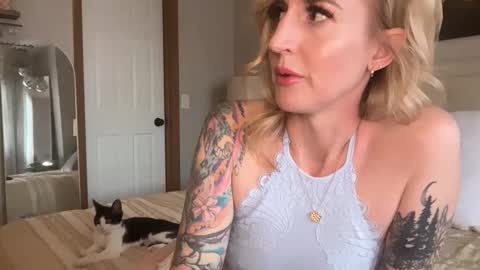 Snapshot of officiallyonlytams chatting on 11-21-25, 04:27 Tams online show from 11-21-25, 04:27