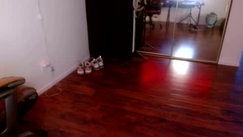 Snapshot of officialmoneyxxx chatting on 01-13-26, 03:17 Money online show from 01-13-26, 03:17