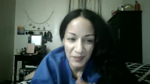 Lit en Cama online show from 12-28-24, 01:29
