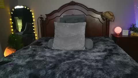 Snapshot of oh_lovely_girl chatting on 09-19-25, 10:49 Gray online show from 09-19-25, 10:49