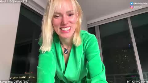 Snapshot of ohbabykelly chatting on 02-11-26, 01:10 Kelly online show from 02-11-26, 01:10