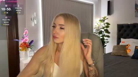 Snapshot of ohmyemma chatting on 10-03-25, 11:46 Emma online show from 10-03-25, 11:46