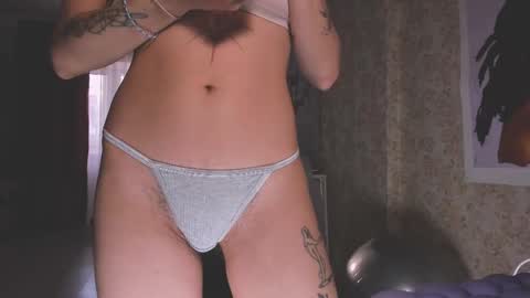 Snapshot of ohmygoddestkimmy chatting on 02-16-25, 01:27 Kmmy online show from 02-16-25, 01:27