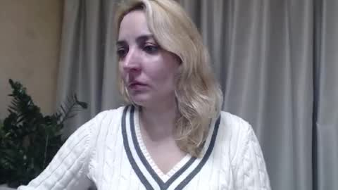 Mari online show from 10-22-25, 04:07