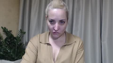 Mari online show from 11-28-25, 06:43