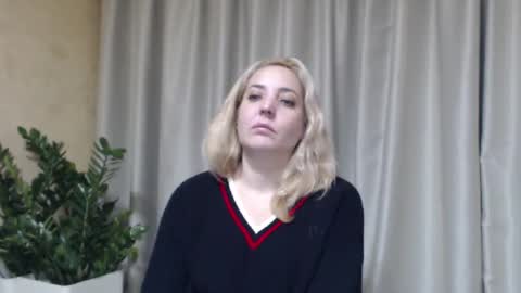 Mari online show from 12-14-25, 01:49