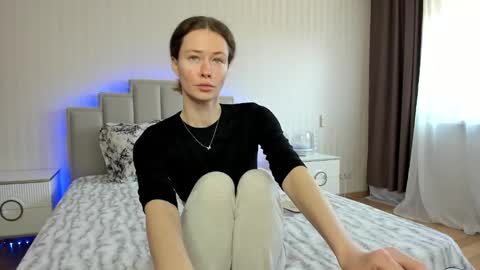Snapshot of oksanafedorova chatting on 02-09-25, 09:05 Welcome to my fans page online show from 02-09-25, 09:05