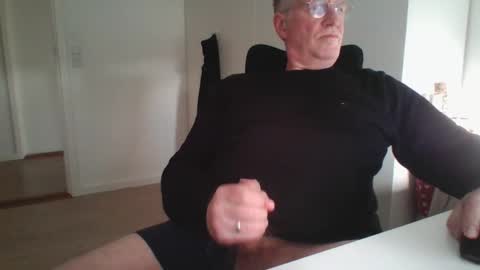 Snapshot of oldth chatting on 01-08-25, 11:54 oldth online show from 01-08-25, 11:54