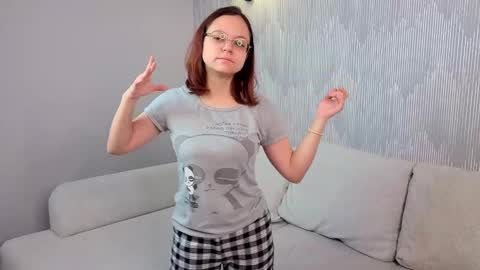 Snapshot of oleneweir chatting on 11-13-25, 11:09 Stella online show from 11-13-25, 11:09