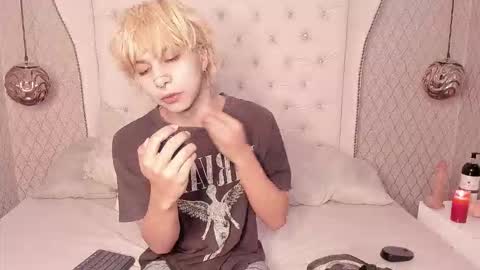 oliiverr22 online show from 10-19-25, 01:12