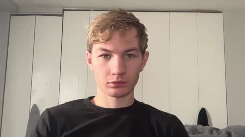 Snapshot of oliver_beck chatting on 12-14-24, 07:03 Oliver Beck online show from 12-14-24, 07:03