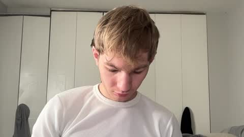 Snapshot of oliver_beck chatting on 12-15-24, 06:48 Oliver Beck online show from 12-15-24, 06:48