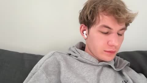 Snapshot of oliver_beck chatting on 01-06-25, 03:09 Oliver Beck online show from 01-06-25, 03:09