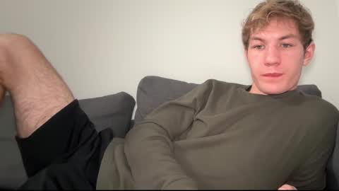 Snapshot of oliver_beck chatting on 01-18-25, 02:25 Oliver Beck online show from 01-18-25, 02:25