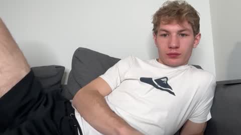 Snapshot of oliver_beck chatting on 02-03-25, 02:03 Oliver Beck online show from 02-03-25, 02:03